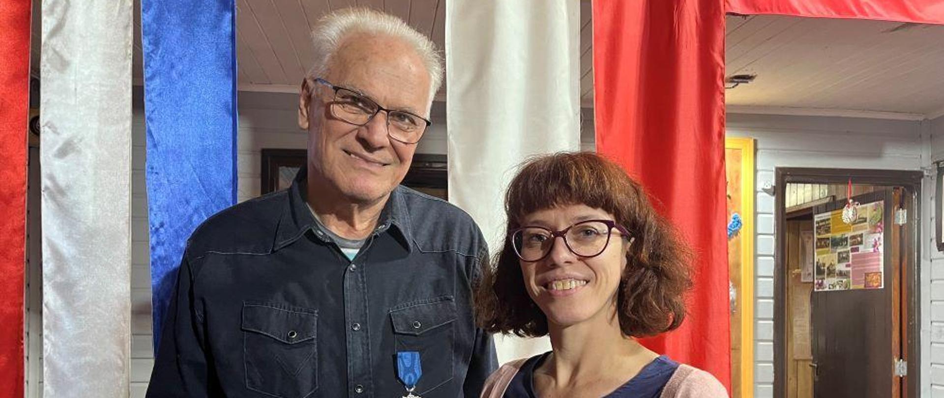 Monika Perendyk w imieniu Prezydenta RP Andrzeja Dudy wręczyła Kazimierzowi Sawickiemu odznaczenie za zasługi „Kawalerski Krzyż Orderu Zasługi RP”.