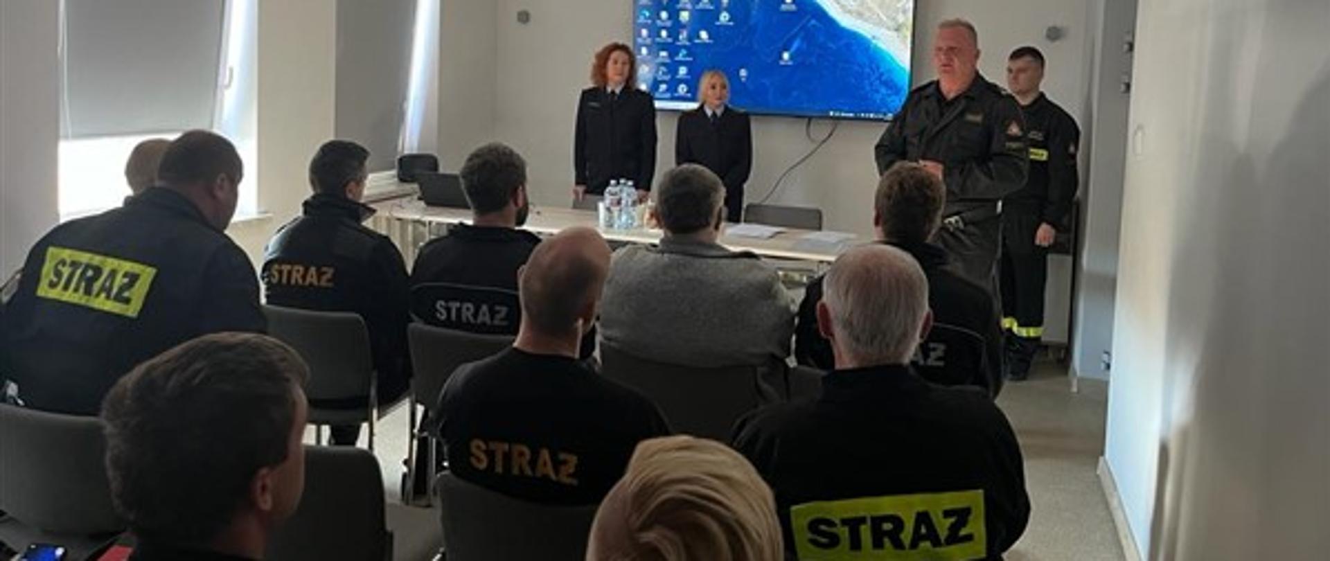 Zastępca Komendanta Powiatowego PSP otwiera szkolenie dla Naczelników OSP z zakresu Bezpieczeństwa i Higieny Pracy