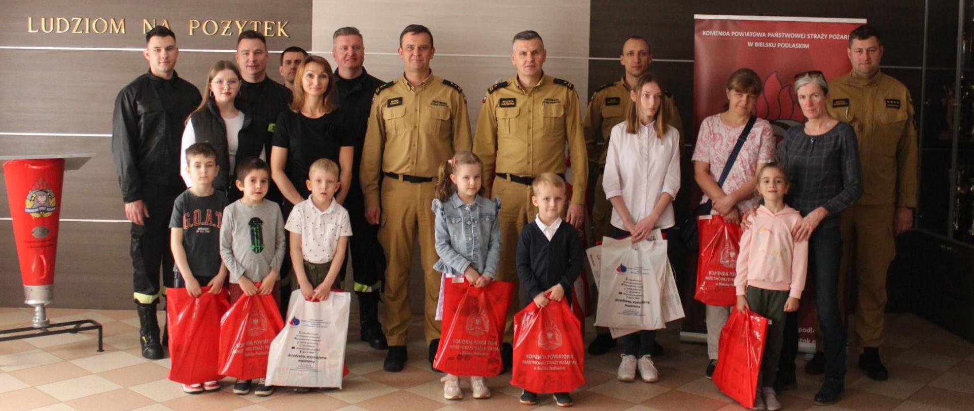 Wręczenie nagród laureatom konkursu plastycznego „Młodzież Zapobiega Pożarom”