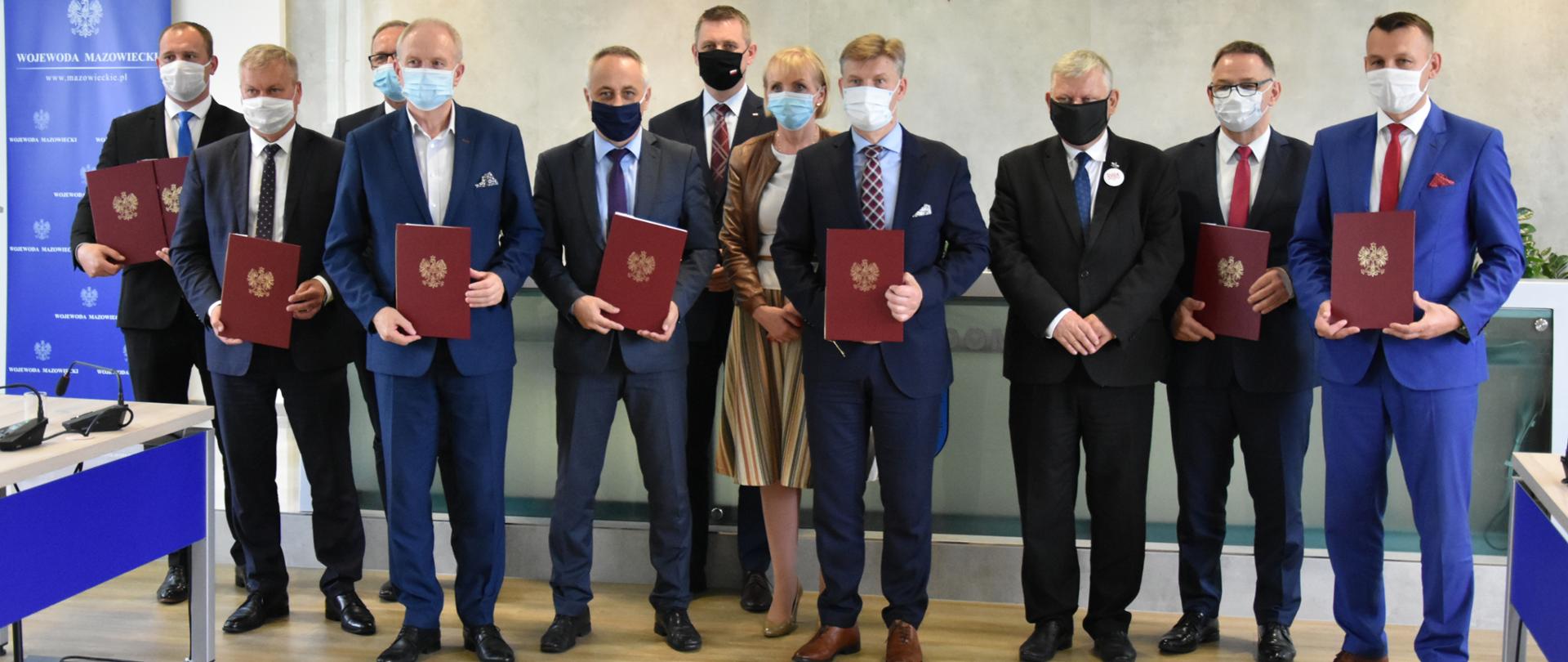 Podpisanie umów w ramach Funduszu Dróg Samorządowych oraz Funduszu Rozwoju Przewozów Autobusowych