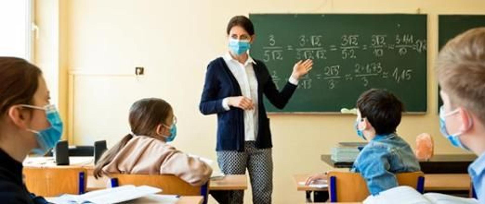 Obrazek promujący szczepienie się nauczycieli