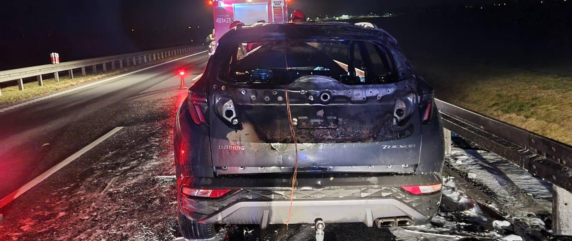 Pożar samochodu osobowego na obwodnicy Inowrocławia w Markowicach