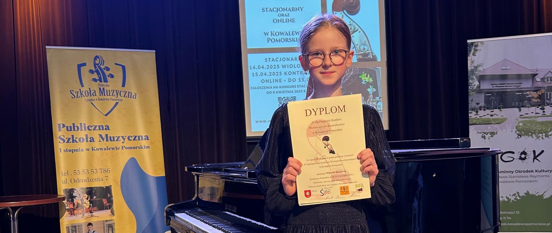 Wiktoria Rzeszotek z dyplomem za zajęcie III miejsca