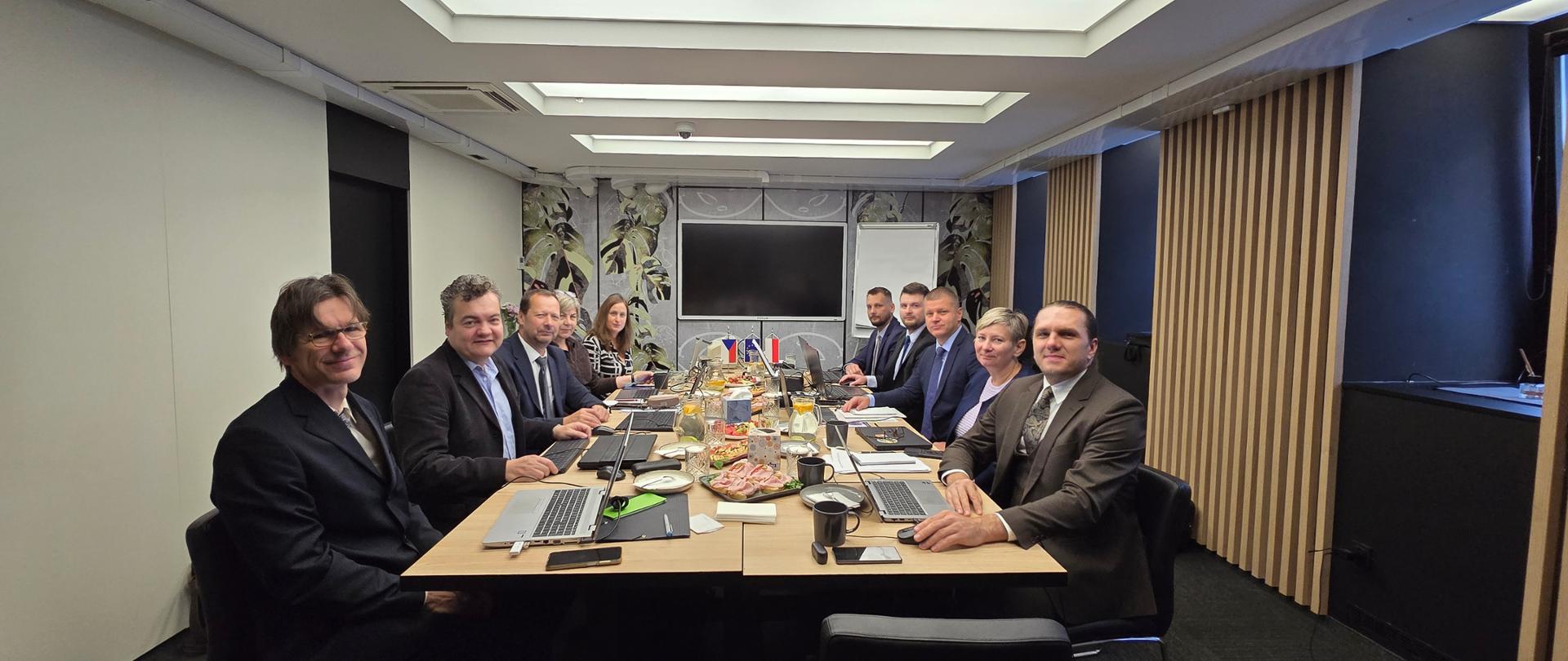 Posiedzenie Stałej Polsko-Czeskiej Komisji Granicznej w Pilźnie. W pracach Komisji uczestniczył Szymon Szczerba, Zastępca Dyrektora Departamentu Informacji o Nieruchomościach GUGiK, stały członek polskiej delegacji.