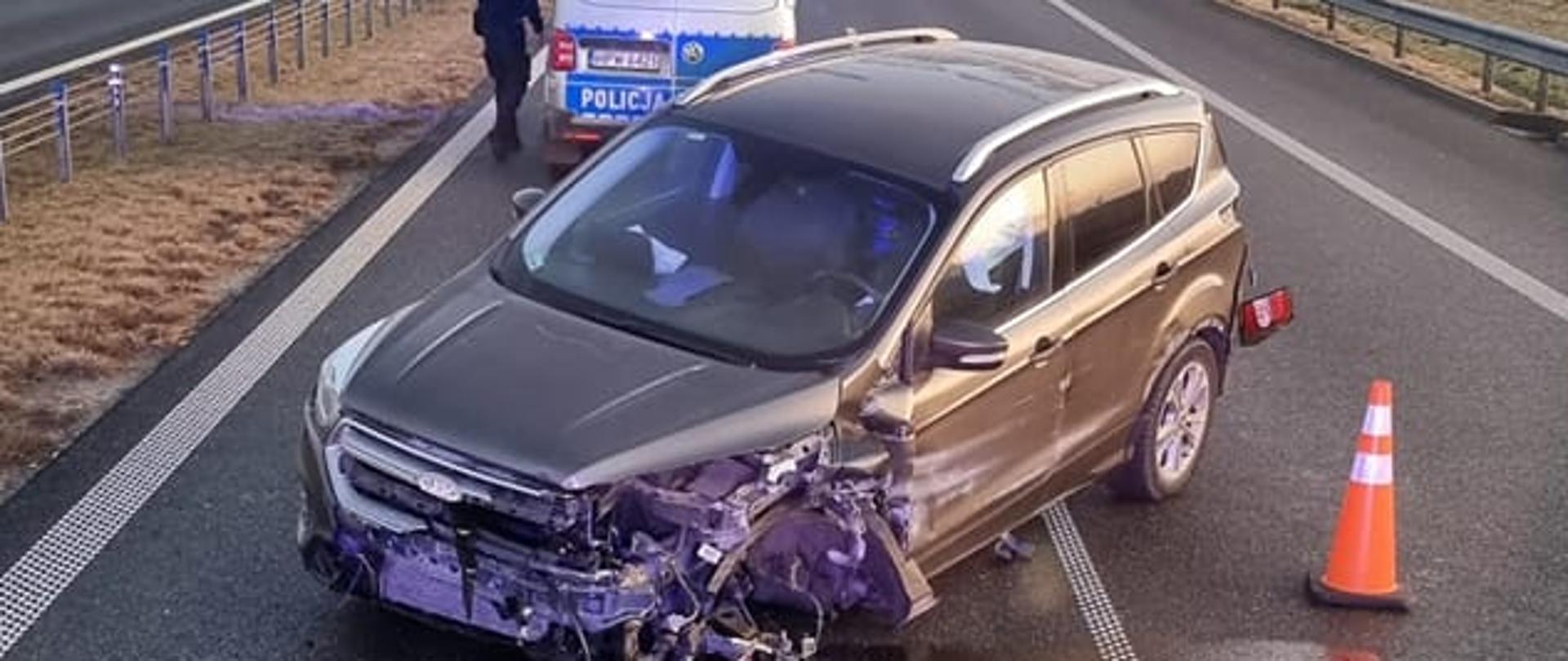 Uszkodzony pojazd na trasie S6