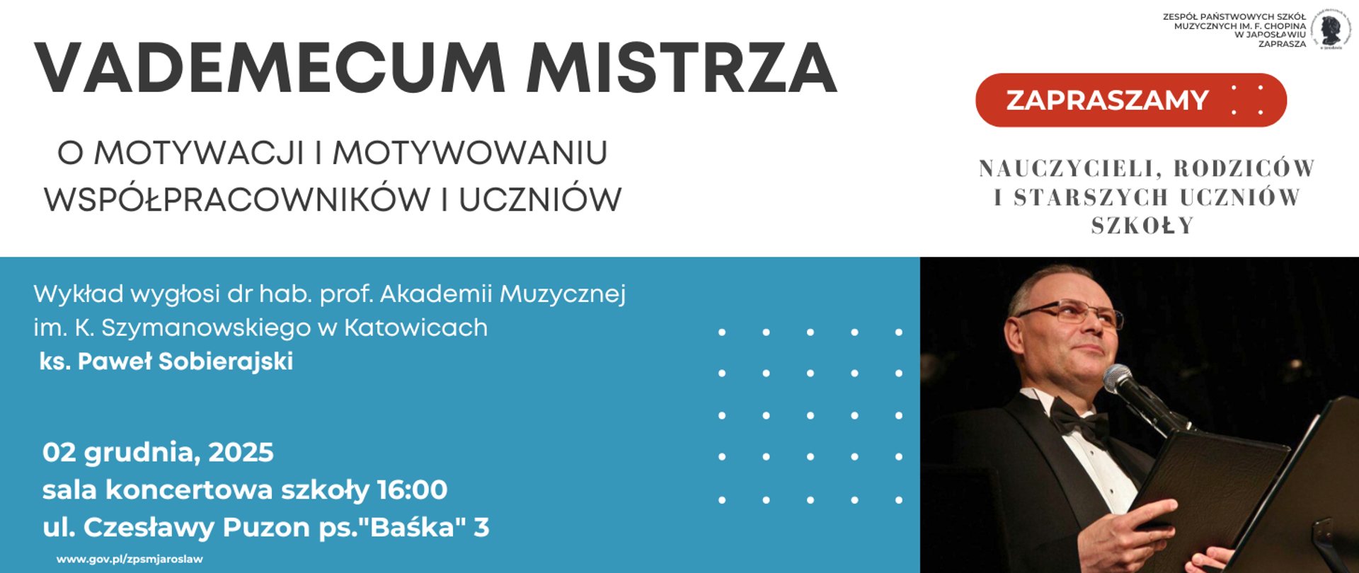 Poziomy baner promujący wydarzenie "Vademecum Mistrza". Po lewej stronie tytuł: "O motywacji i motywowaniu współpracowników i uczniów" oraz informacja o prelegencie: ks. Paweł Sobierajski. Podano datę: 2 grudnia 2025, godzina 16:00 oraz miejsce: sala koncertowa szkoły przy ul. Czesławy Puzon ps. "Baśka" 3. Po prawej stronie, na czarnym tle, widoczne zdjęcie prelegenta przemawiającego do mikrofonu oraz czerwony przycisk z napisem "Zapraszamy nauczycieli, rodziców i starszych uczniów szkoły".
