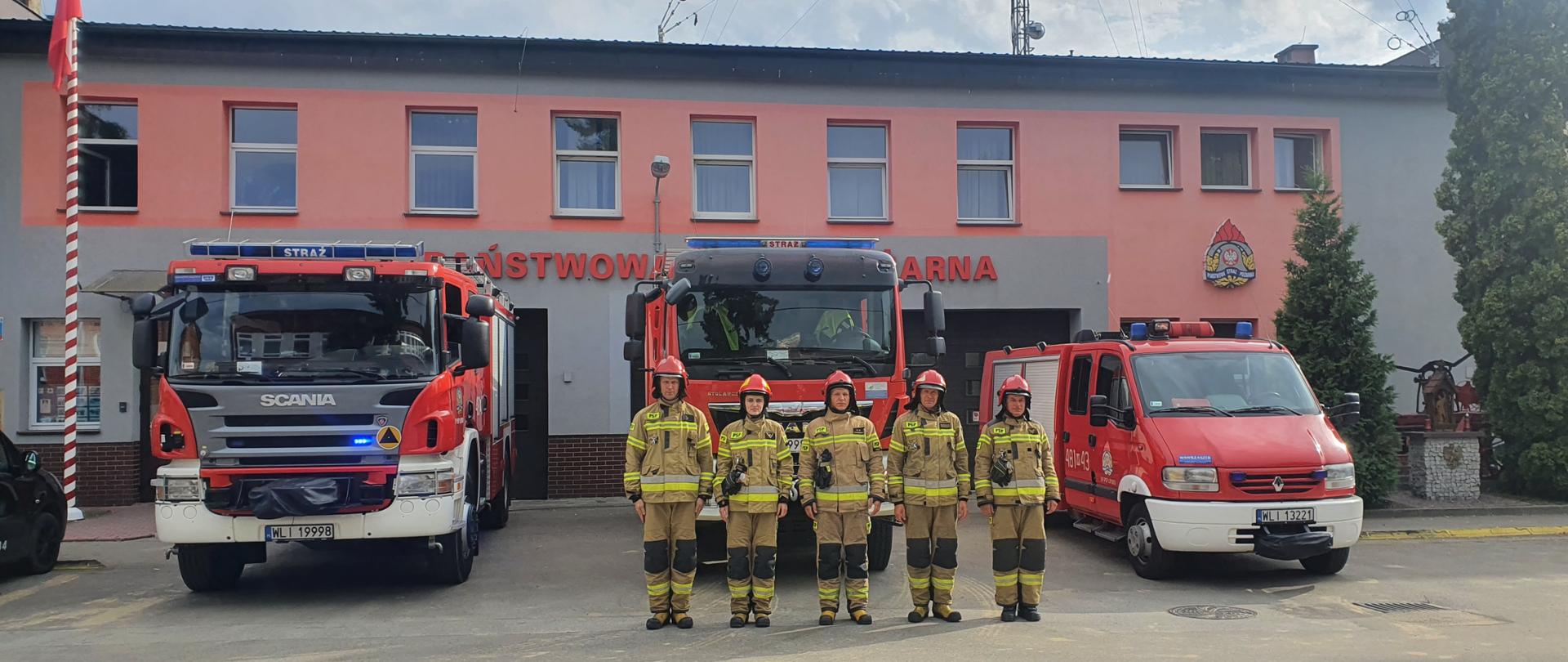 Zbiórka strażaków z okazji Powstania Warszawskiego przed KP PSP w Lipsku