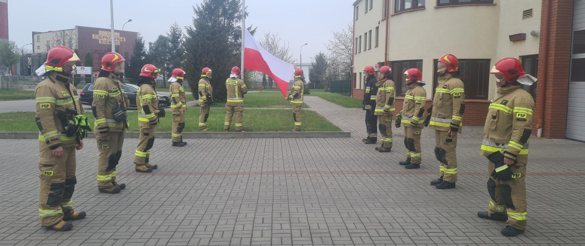Dzień Flagi Rzeczypospolitej Polskiej w Komendzie Powiatowej PSP w Sierpcu