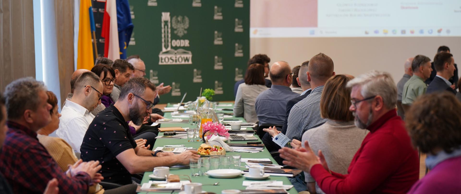 Zdjęcie przedstawia uczestników konferencji "Wino bez tajemnic"