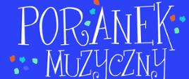 Na niebieskim tle na górze plakatu napis czarnymi literami: Państwowa Szkoła Muzyczna I stopnia im. Emila Młynarskiego w Augustowie zaprasza na spotkanie pt. Poranek Muzyczny dla dzieci. Poniżej z lewej strony w programie: Małgorzata Zachorowska - Falicka: Bajki autorki., muzyka różnych kompozytorów w wykonaniu uczniów naszej szkoły, sobota 28.10.2023, godz. 11.00, sala koncertowa PSM Augustów, ul. Wybickiego 1, wstęp wolny. W prawej dolnej części plakatu kontur kury w kolorowe cętki z pomarańczowym grzebieniem i ogonem z klawiaturą fortepianu.