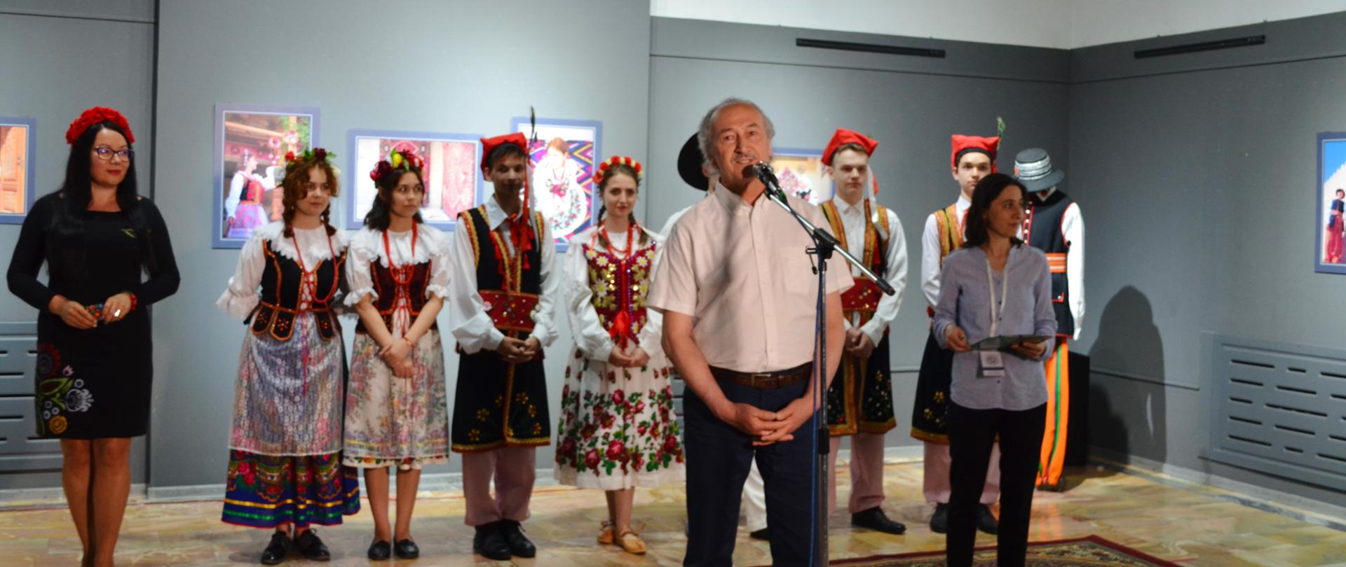 Yalangoch qizil sochli qizlar