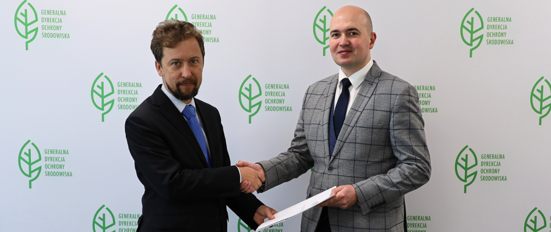 Generalny Dyrektor Ochrony Środowiska wręcza powołanie nowemu Regionalnemu Dyrektorowi Ochrony Środowiska w Krakowie