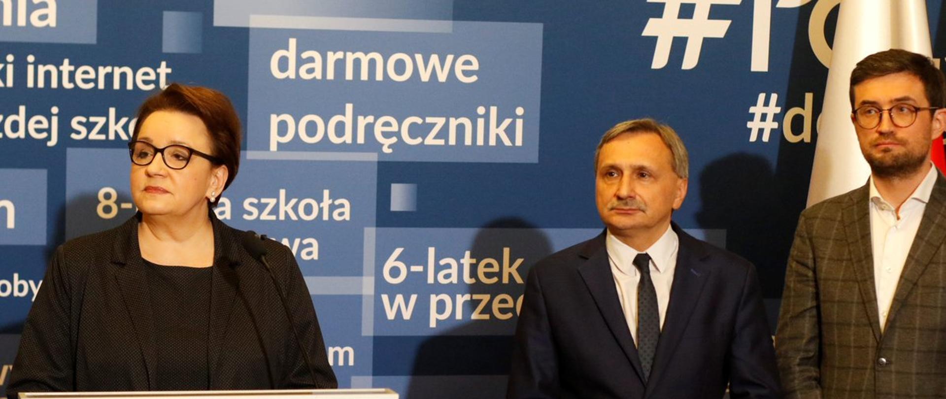 Konferencja prasowa 10.04.2019. Minister Anna Zalewska, wiceminister Maciej Kopeć i dyrektor CKE Marcin Smolik.