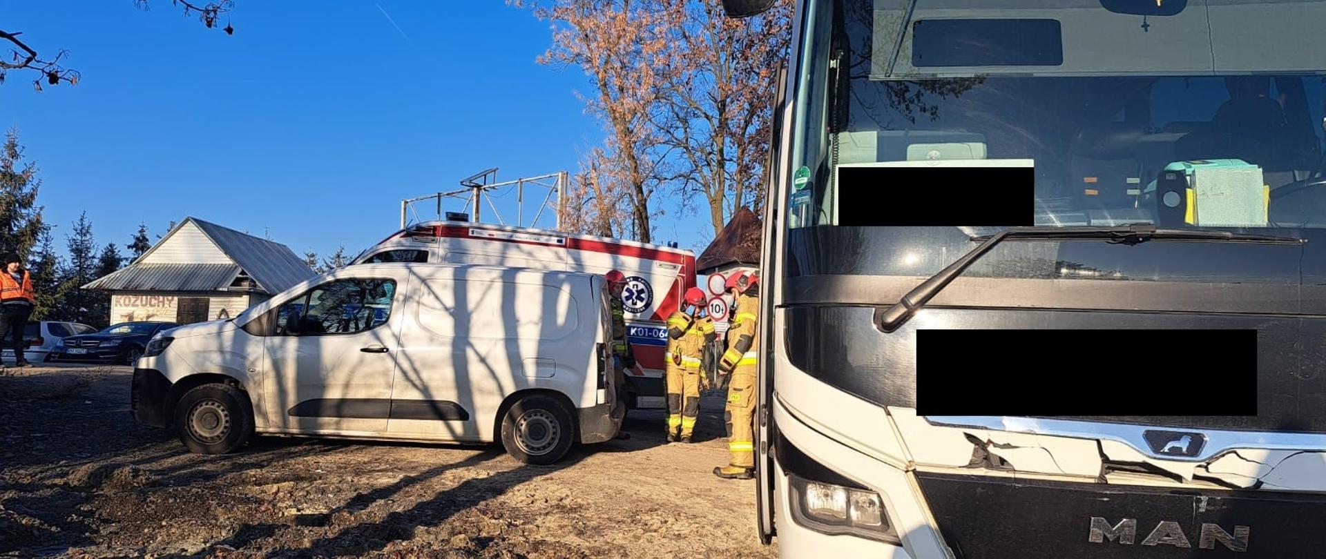Kolizja z udziałem autobusu na zakopiance 