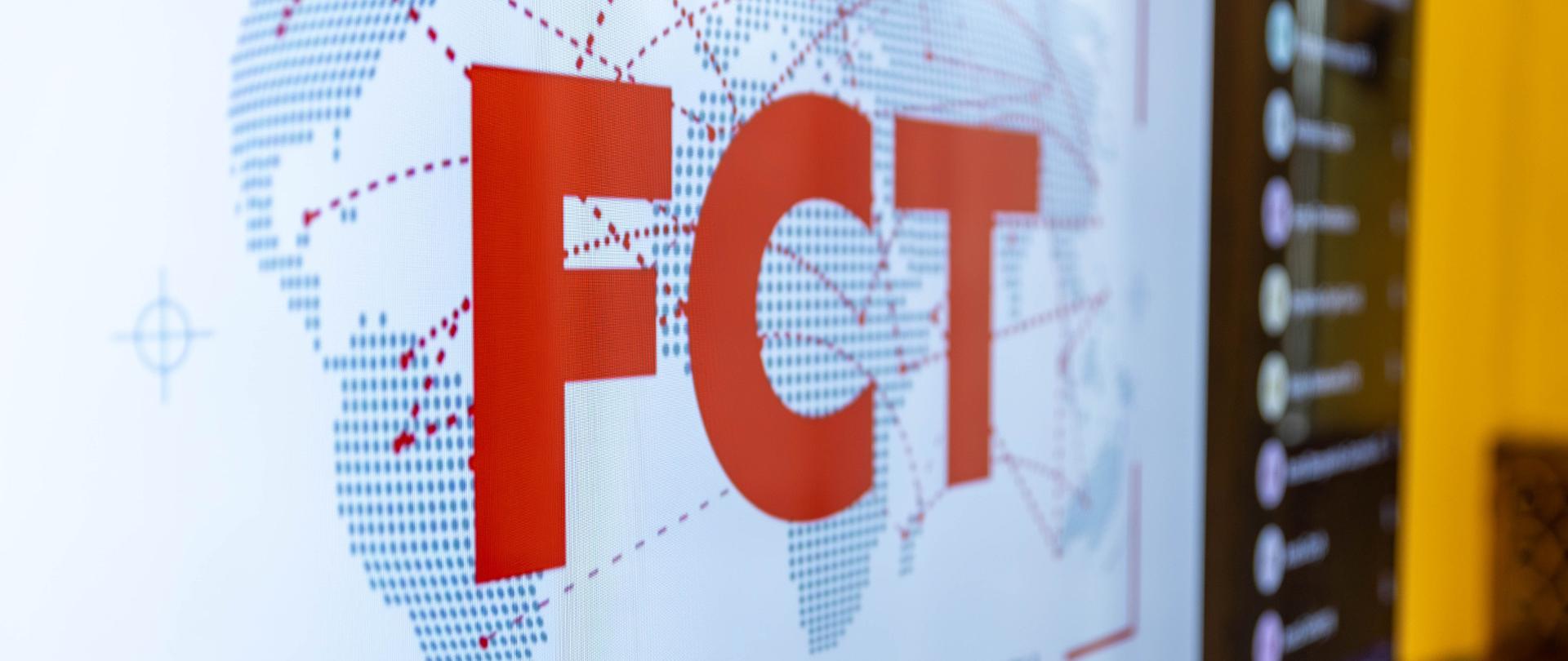 Ekran z wyświetlonym FCT, logotypem Forum Cen Transferowych.