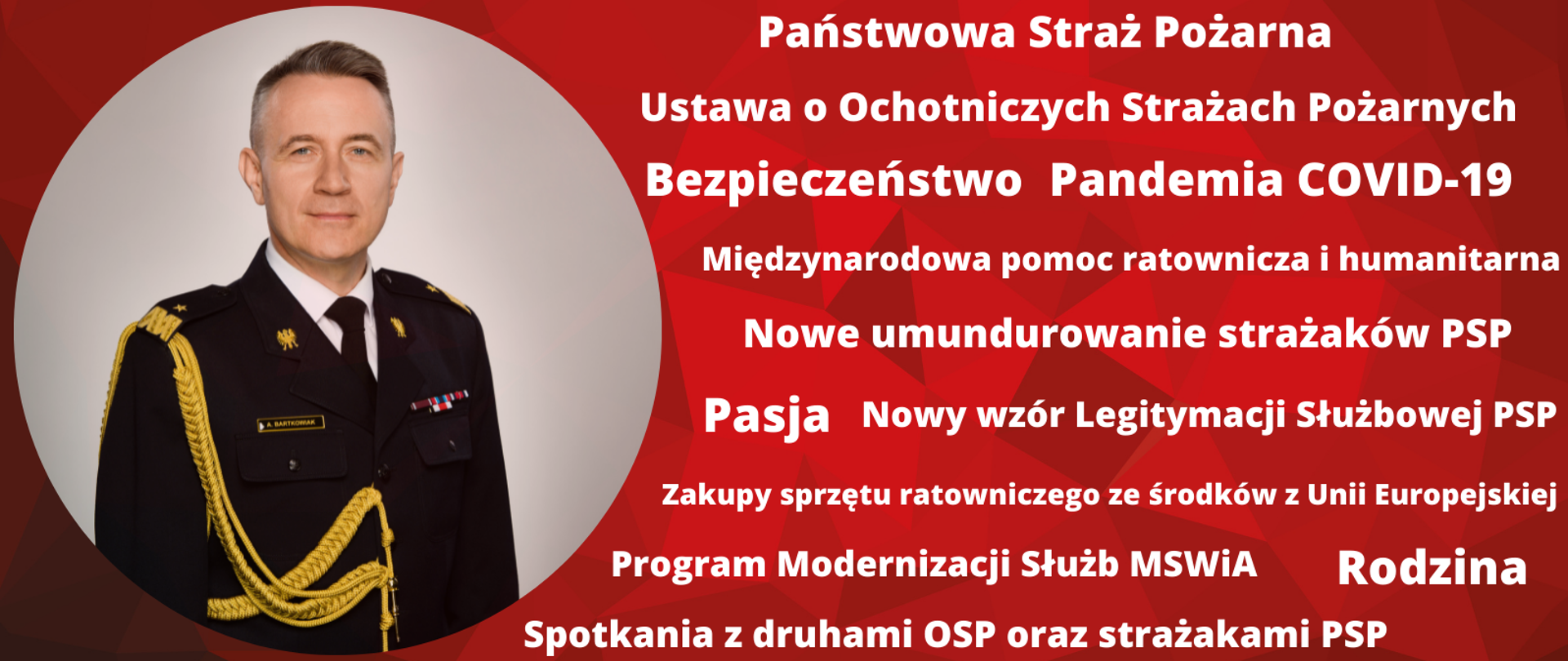 Po prawej stronie zdjęcie komendanta głównego PSP. Po lewej stronie białe napisy na czerwonym tle.