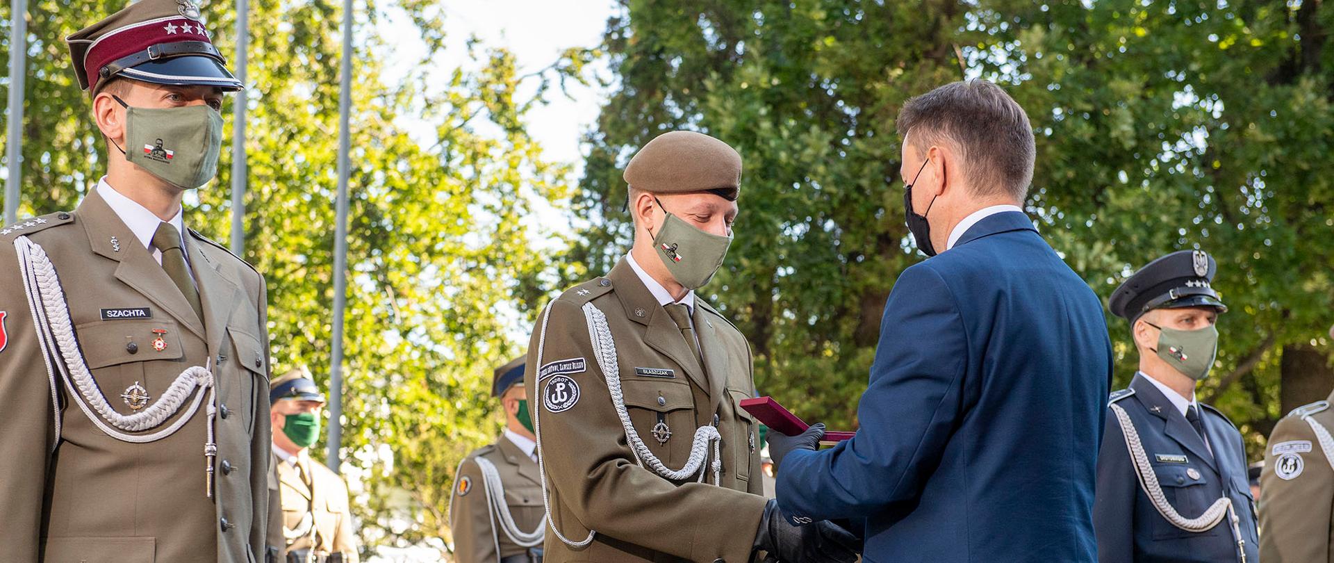 Minister Mariusz Błaszczak wręczył wyróżnienia żołnierzom Wojska Polskiego