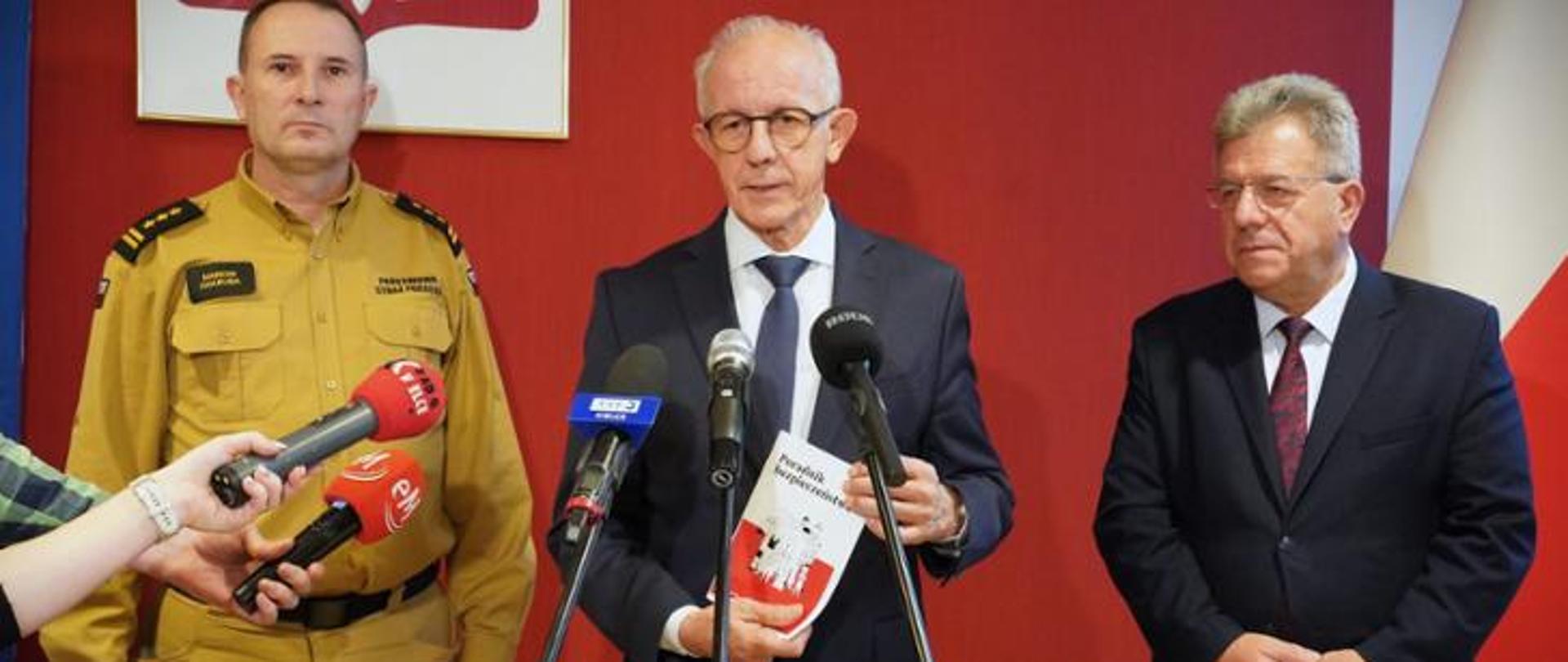 Wiesław Leśniakiewicz podczas spotkania w urzędzie wojewódzkim