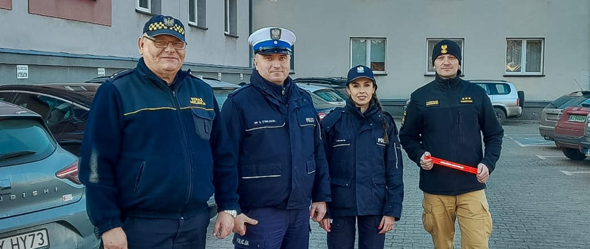 Zdjęcie przedstawia funkcjonariuszy biorących udział w akcji bądź widoczny