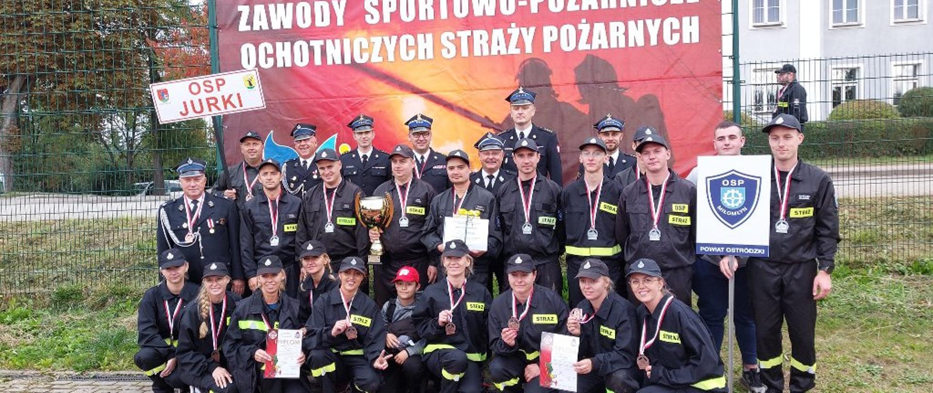 Pamiątkowe zdjęcie drużyn z powiatu ostródzkiego.