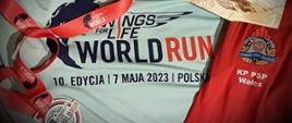Zdjęcie przedstawia medal na tle koszulki KP PSP w Wałczu, biegu Wings for Life World Run i numer startowy z imieniem