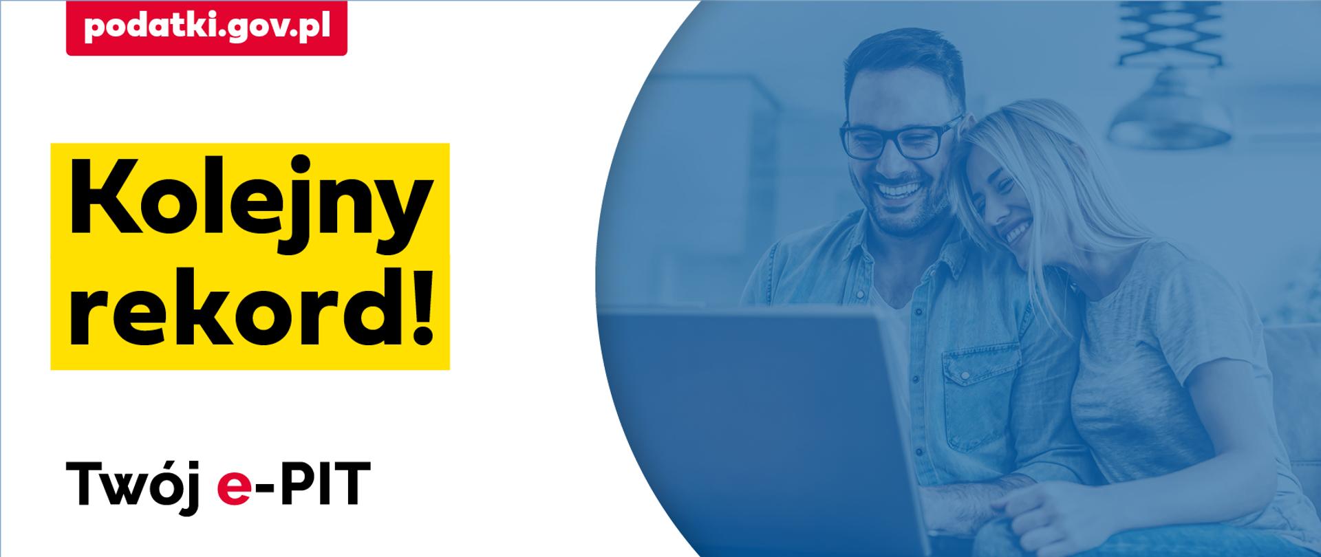 Po prawej stronie uśmiechnięta kobieta i mężczyzna patrzą w laptopa. Po lewej napis Kolejny rekord! Twój e-PIT. 