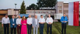 Premier Mateusz Morawiecki podczas spotkania na ternie inwestycji - przebudowa centralnego bloku operacyjnego w szpitalu w Tomaszowie Lubelskim.