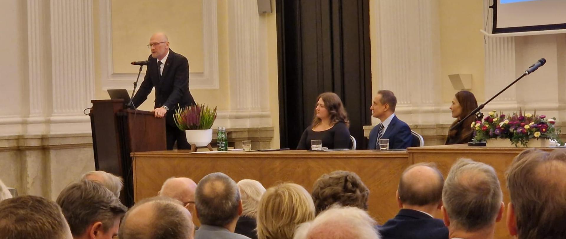 Główny Geodeta Kraju Andrzej Żylis na inauguracji roku akademickiego Wydziału Geodezji i Kartografii Politechniki Warszawskiej