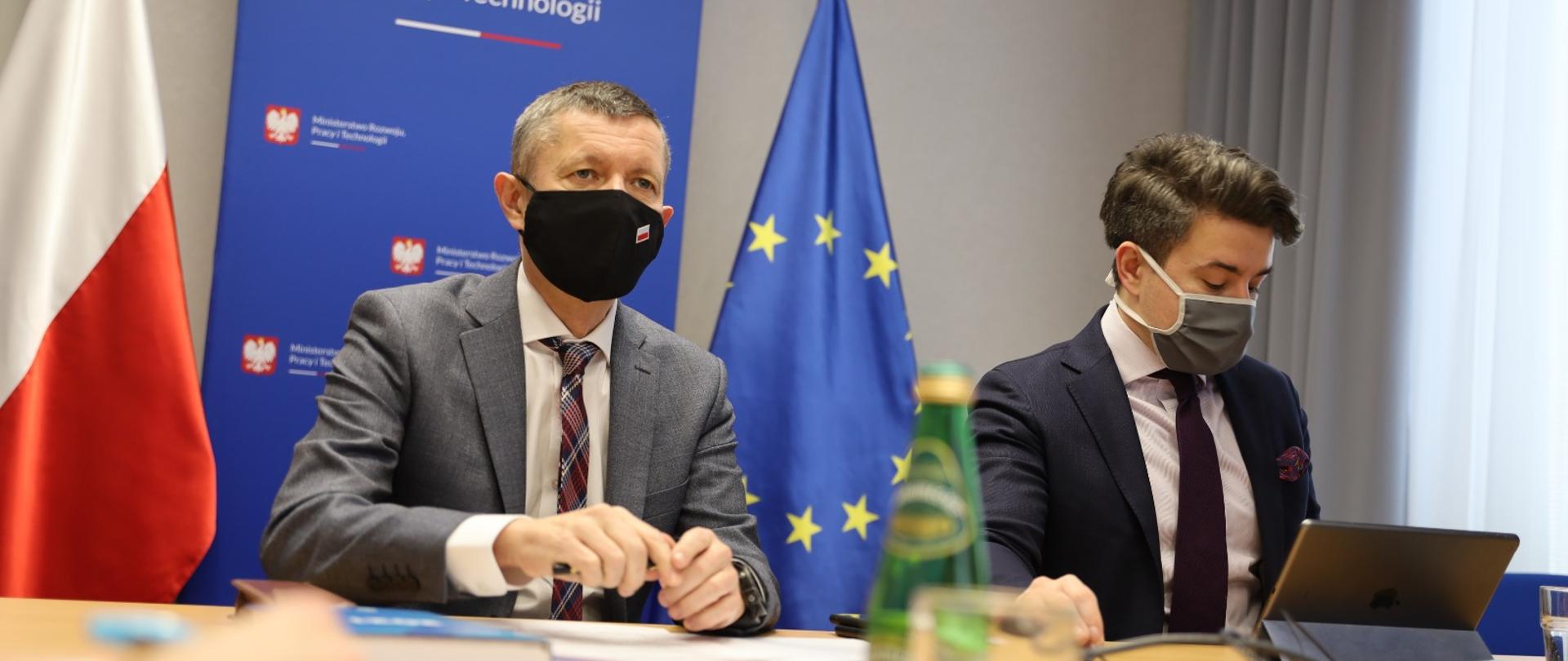 Wiceminister Robert Tomanek na wideospotkaniu z ambasadorem Gruzji Illią Darchiashvili