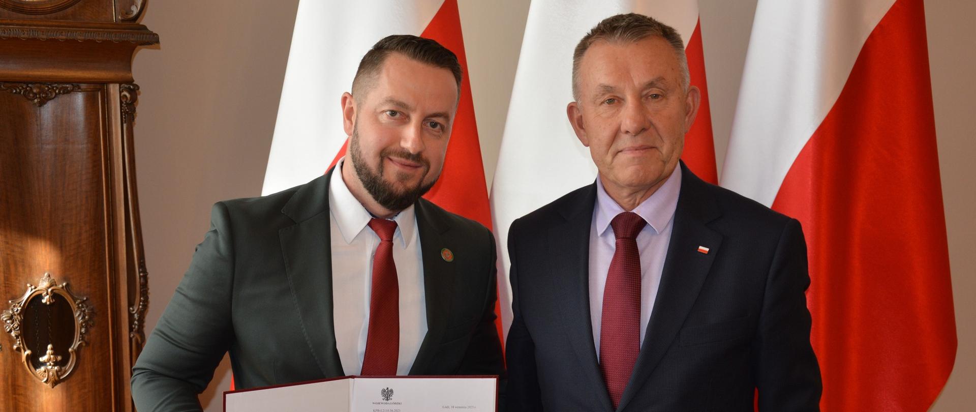 Łódzki Wojewódzki Inspektor Ochrony Środowiska Dominik Przelazły (z lewej) oraz Wojewoda Łódzki Karol Młynarczyk (z prawej)