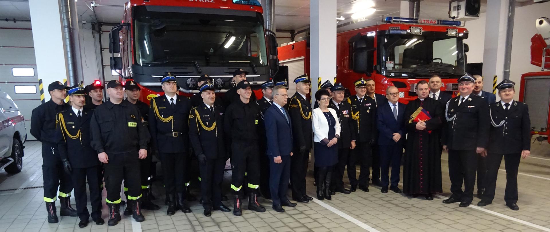 Uroczyste przekazanie sprzętu pożarniczego w Lipnie