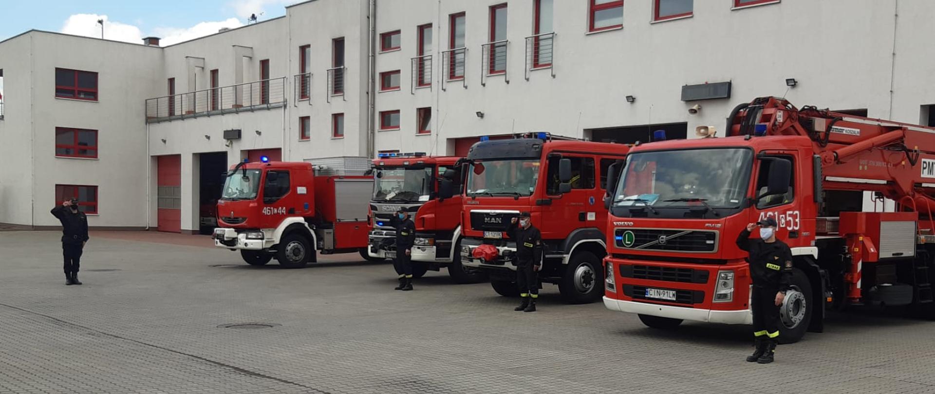 Inowrocławscy strażacy upamiętnili śmierć poległego na służbie policjanta 