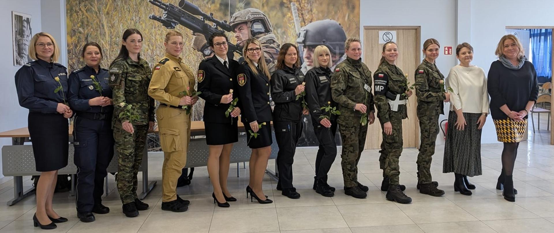 Spotkanie z uczennicami szkoły mundurowej