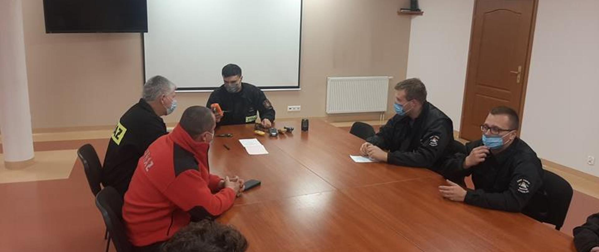 Druhowie OSP podczas szkolenia