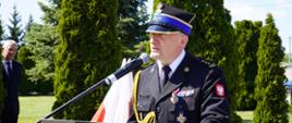 Na zdjęciu Powiatowe Obchody Dnia Strażaka - przemowa okolicznościowa Kujawsko-Pomorskiego Komendanta Wojewódzkiego st. bryg Rafała Świechowicza