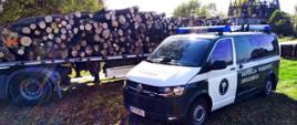 Zespół pojazdów, którym przewożono ładunek drewna, zatrzymany przez inspektorów ITD
