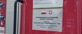 Pojazdy ratowniczo – gaśnicze na tle budynku strażnicy JRG PSP w Pińczowie
