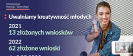 Uwalniamy kreatywność młodych. Na grafice po prawej stronie dziewczyna trzymająca w ręku kosmetyki. Po lewej stronie napis: Uwalniamy kreatywność młodych.