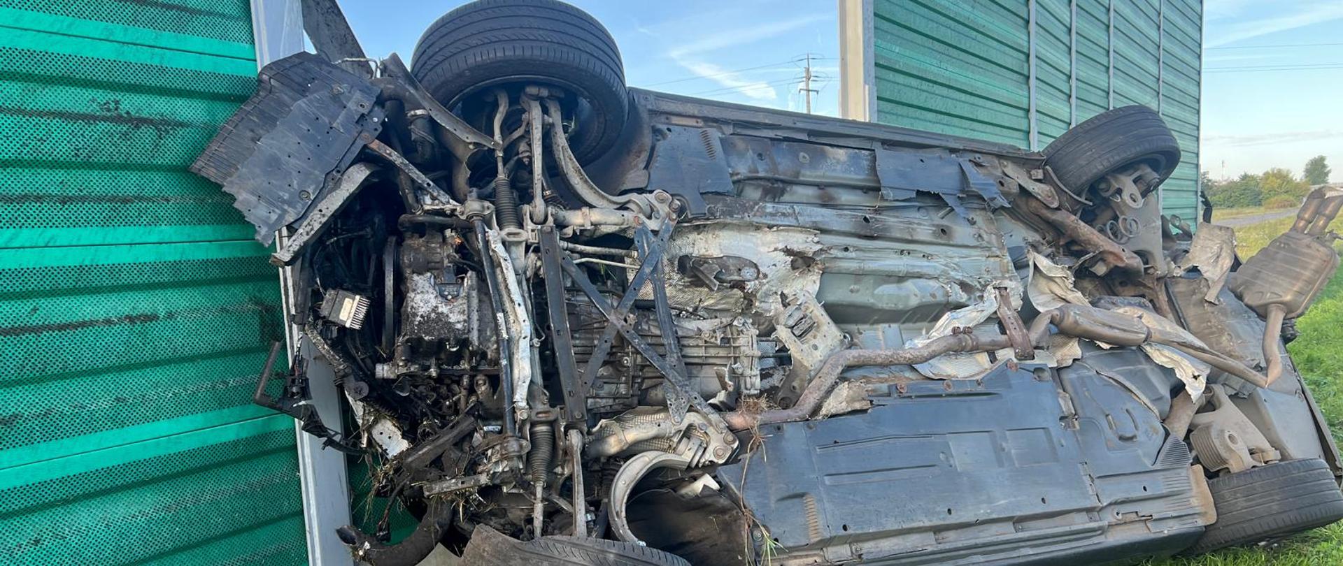 Uszkodzony samochód osobowy