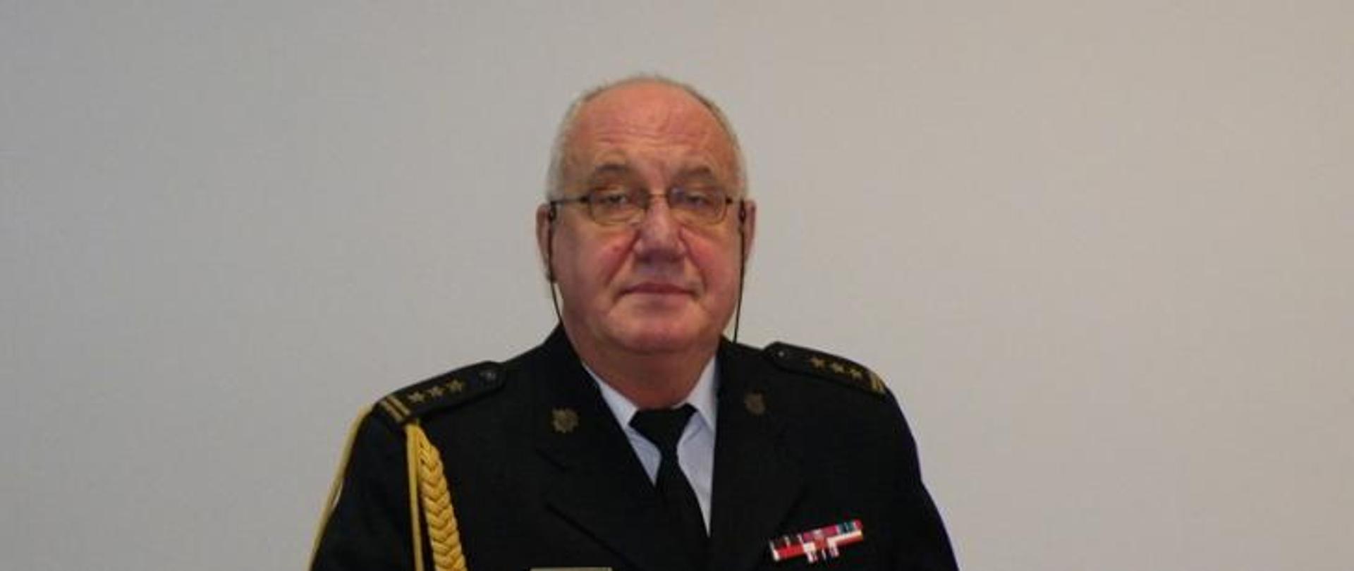 Portret Komendanta Powiatowego Państwowej Straży Pożarnej w Siemiatyczach st. bryg. mgr inż. Jerzego Sitarskiego