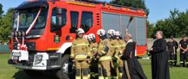 Przekazanie wozu OSP w Radzewie