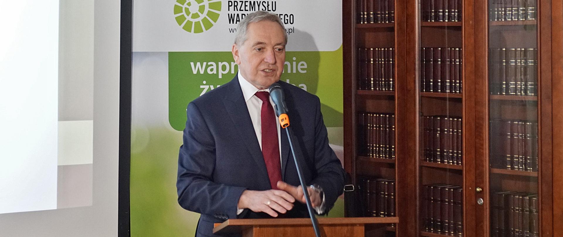 Wicepremier Henryk Kowalczyk podczas wystąpienia (fot. MRiRW)