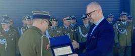 Wojewoda Król na Święcie 16 Nidzickiej Brygady Zmotoryzowanej. Jednostka rozwija się w rekordowym tempie