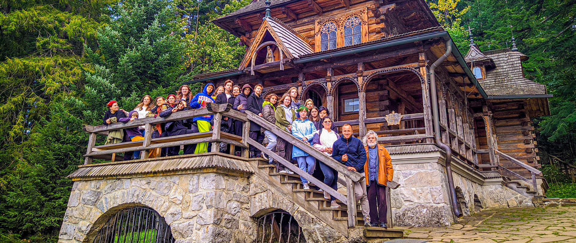 Grupa z opiekunami na plenerze w Zakopanem