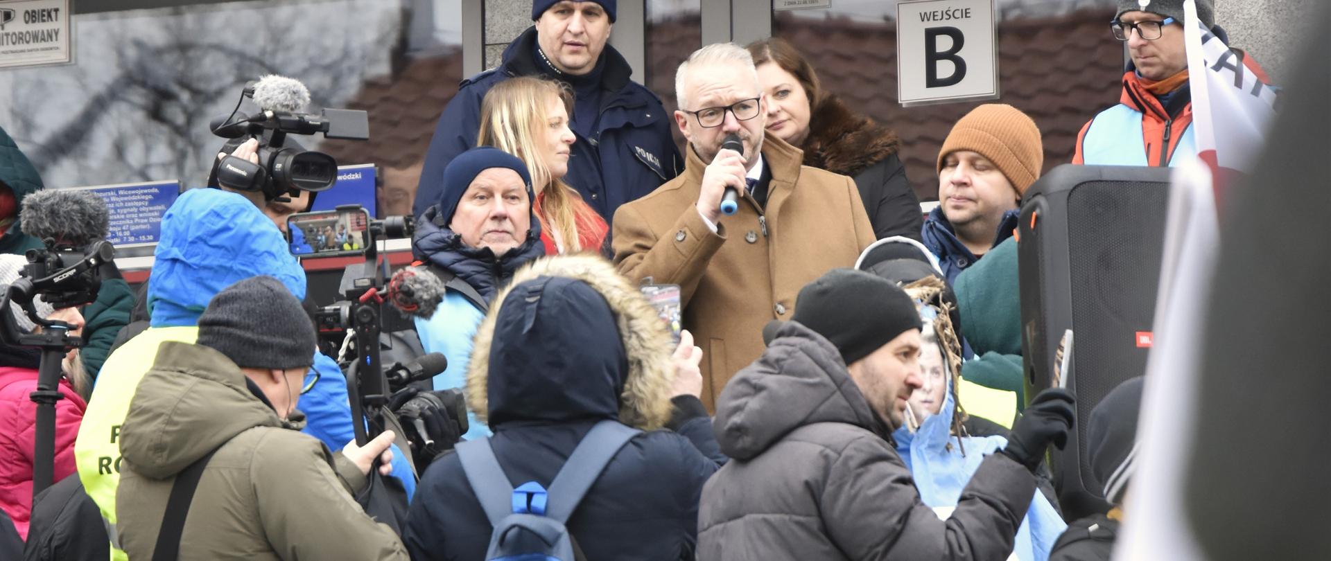 Wojewoda Radosław Król spotkał się z protestującymi rolnikami