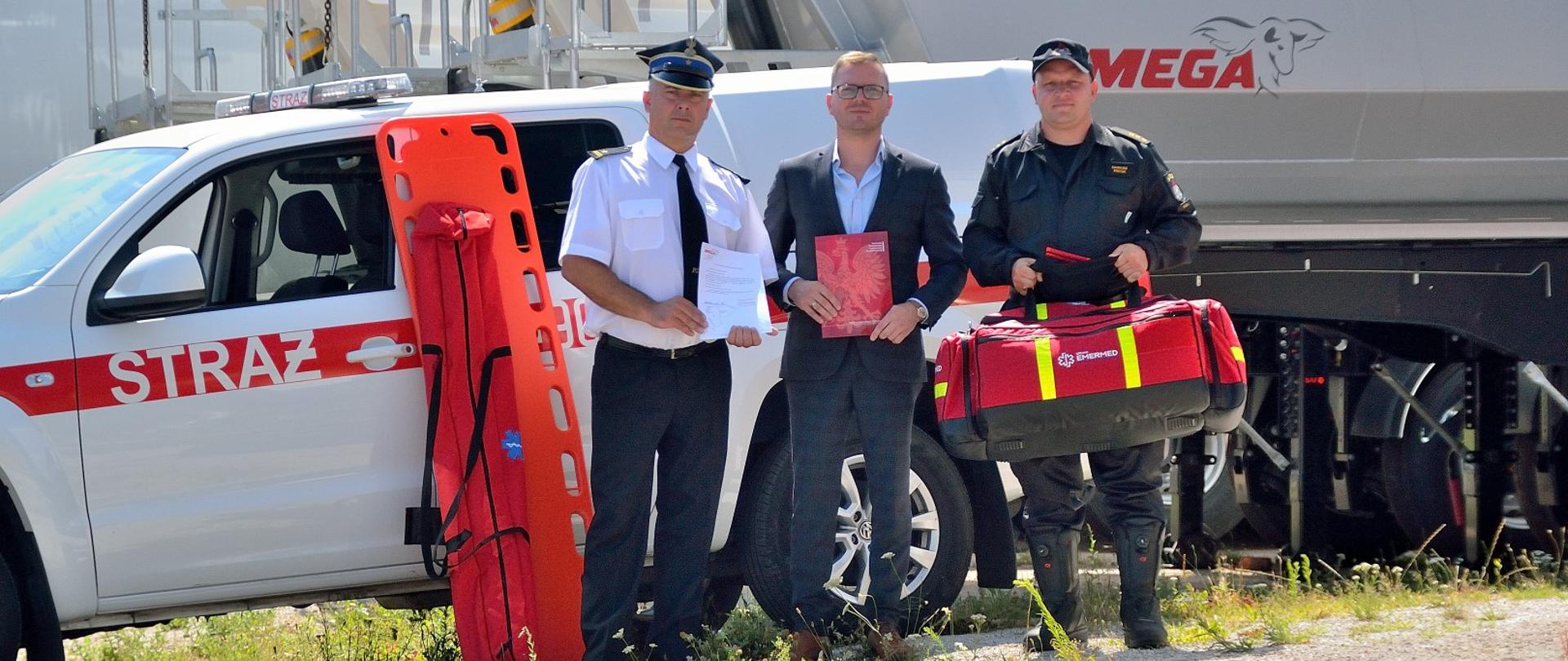 Przekazanie sprzętu do ratownictwa medycznego do KP PSP w Nysie przez firmę „ MEGA – Zakład Produkcji Pojazdów Użytkowych i Konstrukcji Stalowych sp z o.o.”