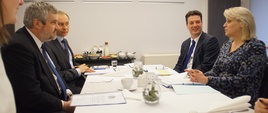 Minister Jan Krzysztof Ardanowski oraz wiceminister rolnictwa, zasobów naturalnych i jakości żywności Królestwa Niderlandów Marjolijn Sonnema