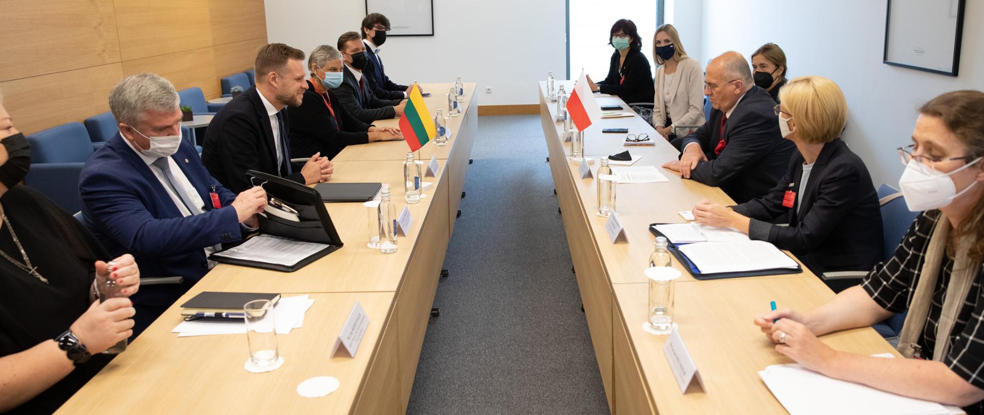 Minister Zbigniew Rau at the meeting with Lithuanian foreign minister Gabrielius Landsbergis