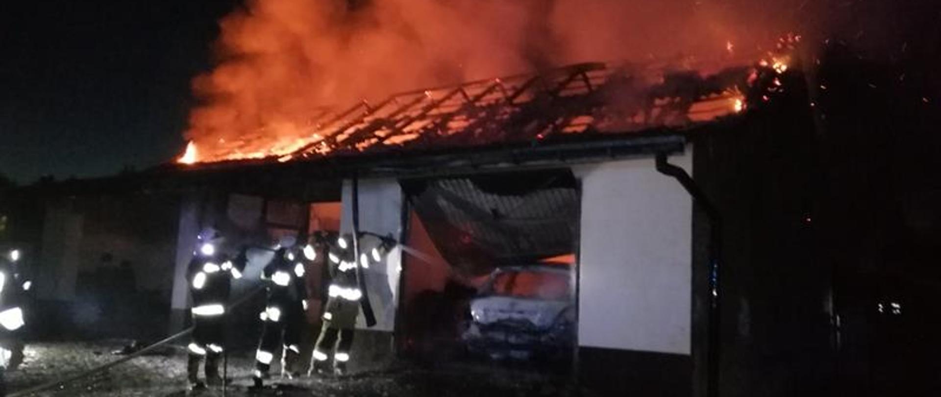 Działania gaśnicze podczas pożaru w miejscowości Bogoria