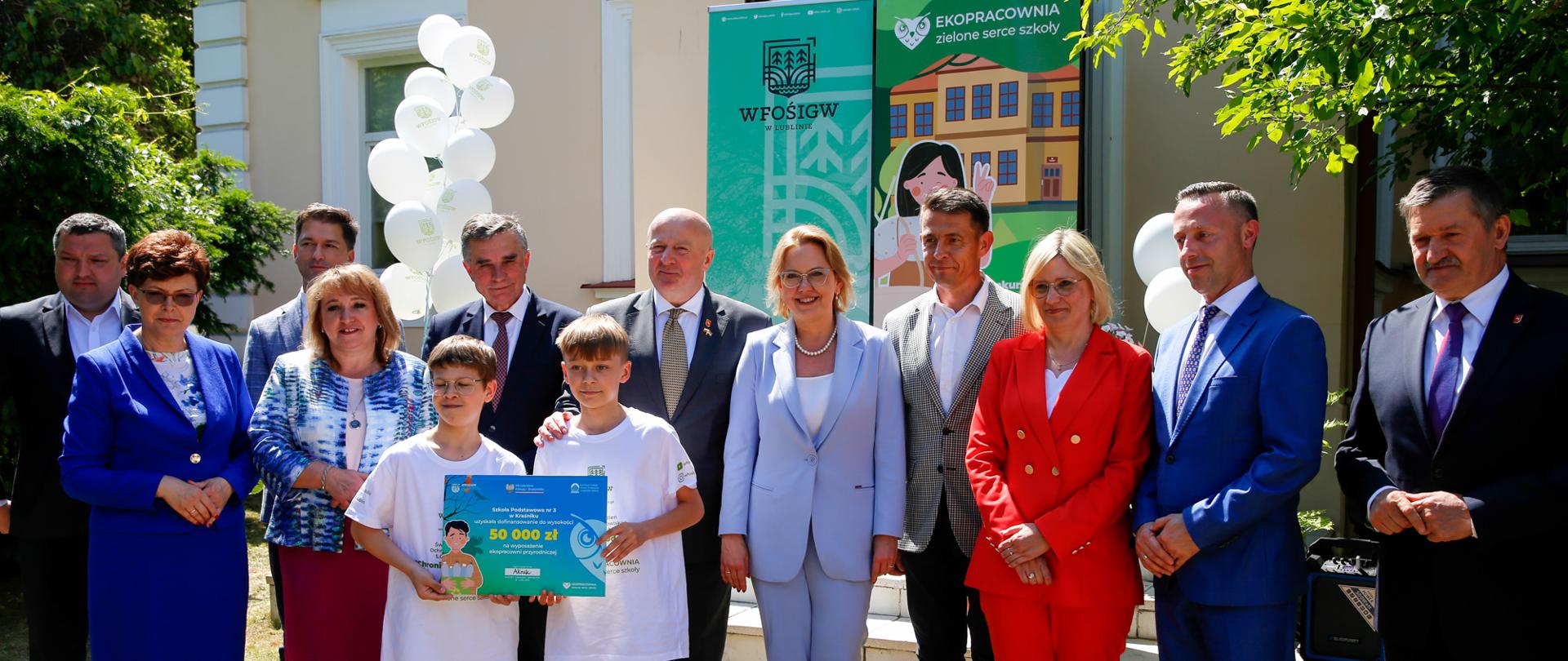 Zdjęcie pamiątkowe uczestników spotkania.